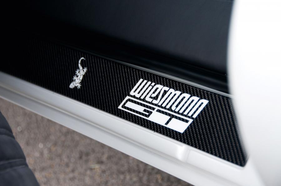 Детали интерьера Wiesmann GT MF4-S 2011 года  (фото 3 из 11)
